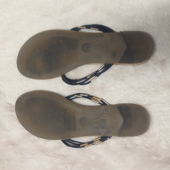 Stylish Beige and Black Sandals - Picture 3 of 5